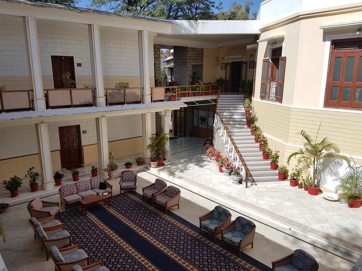 Kesar Bhawan Palace Mount Abu Exterior foto